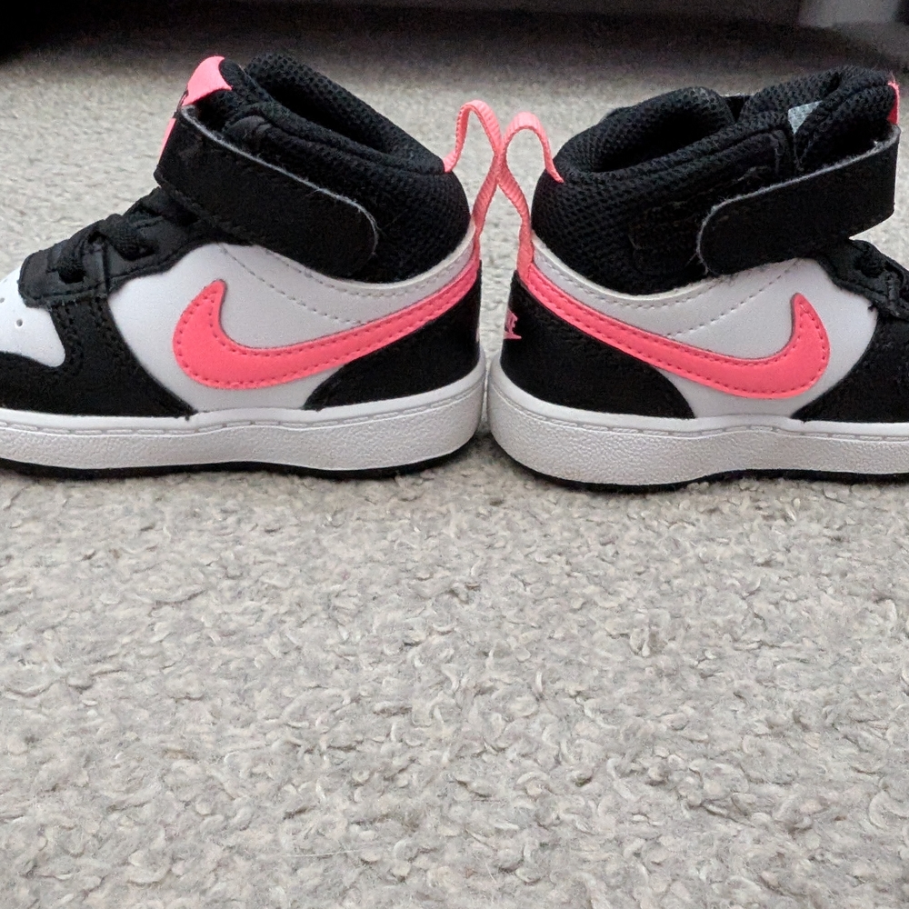 Nike Kids Black and Pink Sneakers - Picture 3 of 12
